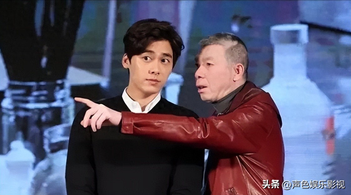 我想看李易峰视频_继续播放李易峰的短视频_李易峰的音乐视频播放量破亿，广受欢迎