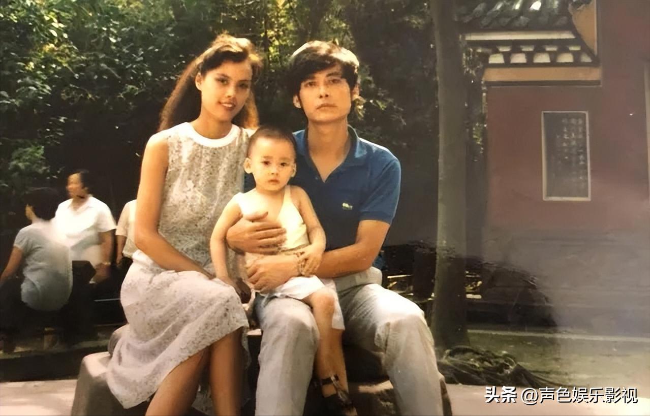 我想看李易峰视频_李易峰的音乐视频播放量破亿，广受欢迎_继续播放李易峰的短视频