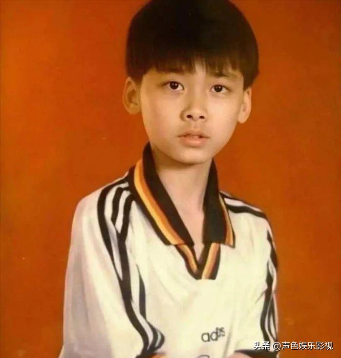 继续播放李易峰的短视频_李易峰的音乐视频播放量破亿，广受欢迎_我想看李易峰视频