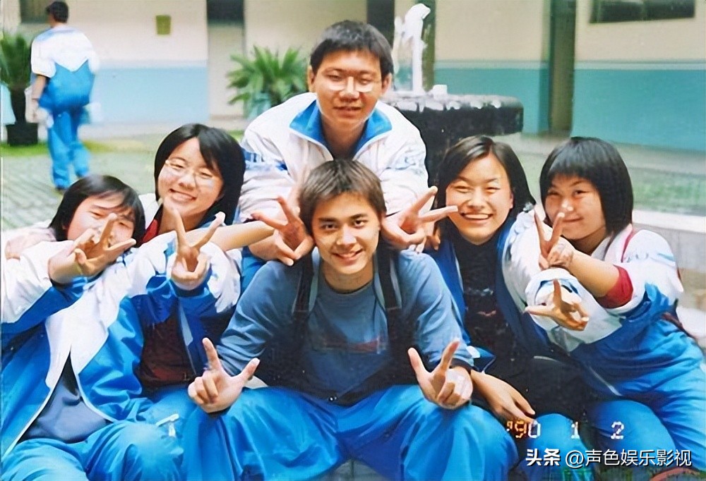 继续播放李易峰的短视频_李易峰的音乐视频播放量破亿，广受欢迎_我想看李易峰视频