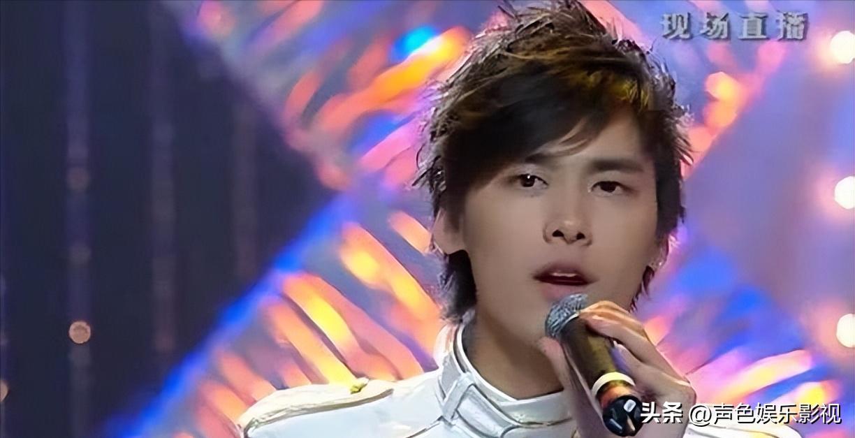 继续播放李易峰的短视频_我想看李易峰视频_李易峰的音乐视频播放量破亿，广受欢迎