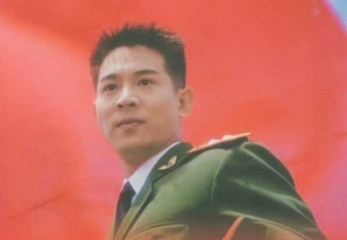 李小龙与其他武打明星的对比_李小龙和谁比武过_李小龙的武打片都是真实的嘛