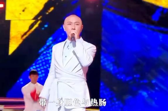 华晨宇向经典歌曲致敬，引发新一轮热潮_华晨宇潮音发布会2019_华晨宇潮盛典