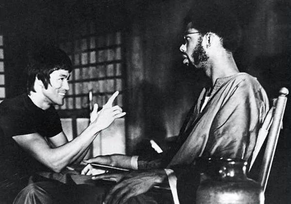 李小龙的武道哲学_李小龙说武术的最高境界_李小龙的武术哲学与人生境界