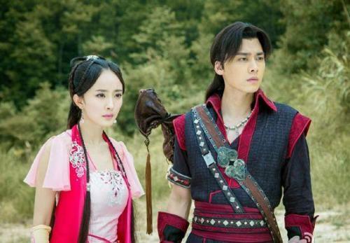 播放李易峰出演的_李易峰的演出早已成为经典，观众难忘_李易峰演绎经历