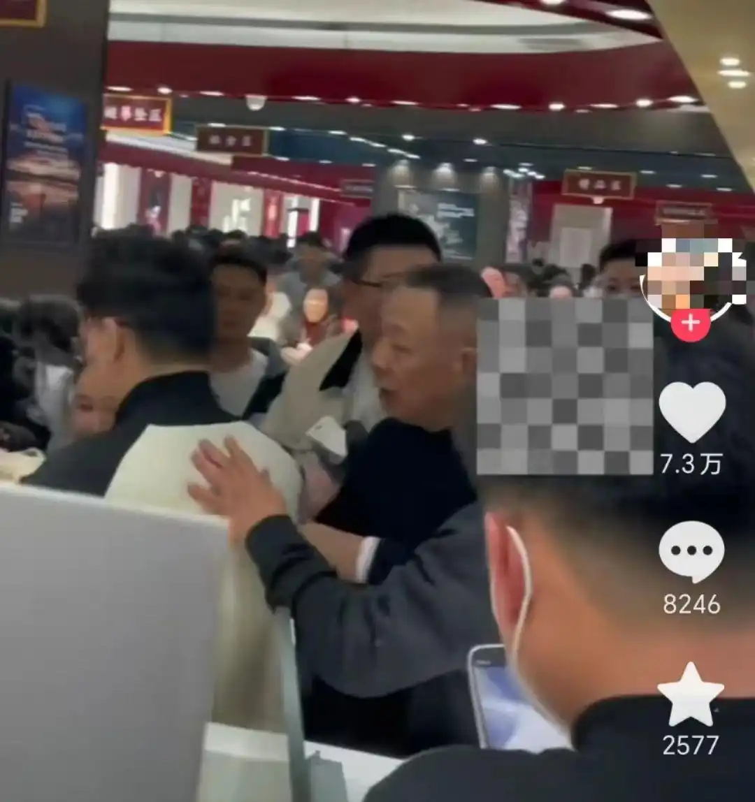 胖东来老板于东来跳舞_如何做到真正的顾客驱动？胖东来的反思_胖东来生活广场和大胖