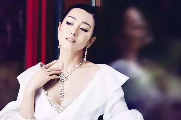 巩俐与张艺谋：合作与艺术的火花_想知道张艺谋和巩俐的事_张艺谋巩俐夫妻相