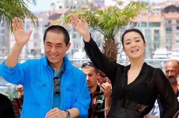 张艺谋巩俐夫妻相_巩俐与张艺谋：合作与艺术的火花_想知道张艺谋和巩俐的事