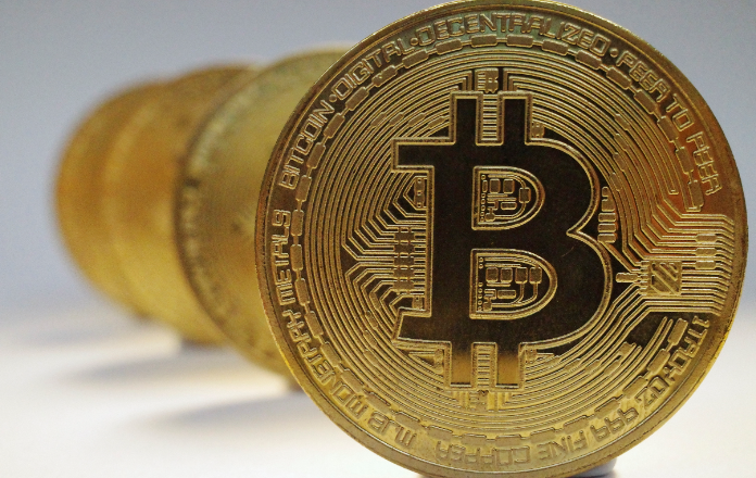 比特币离线钱包安装到u盘_btc离线钱包_选择安全的存储选项：确保您新获得的比特币安全存储，无论是在交易所提供的钱包中，还是在单独的在线或离线钱包中。在做出决定之前，请考虑热钱包（在线）和冷钱包（离线）的优缺点，因为每种钱包都有独特的安全功能