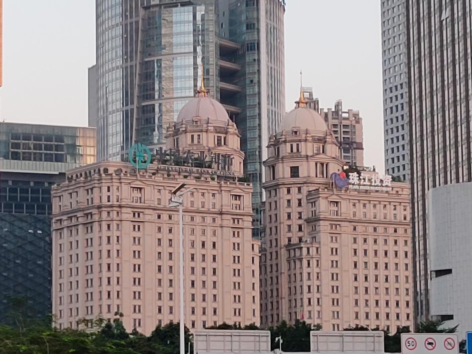 评测OPPO的摄像头：夜景与人像拍摄功能_夜景人像拍摄参数设置_夜景人像镜头